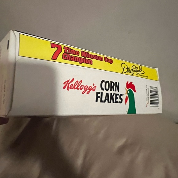 Dale Earnhardt Sr. 1995 KELLOGGS CORN FLAKES UNOPENED CEREAL BOX FULL SEALED - Picture 4 of 5